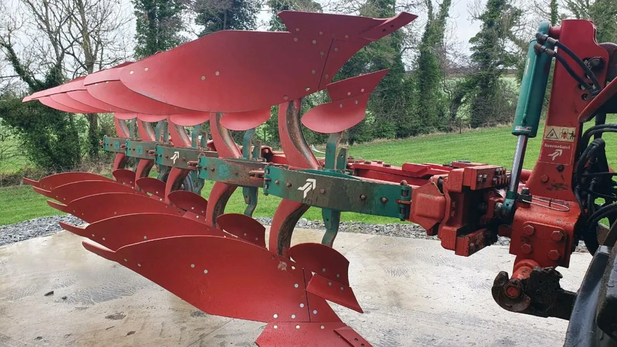 Kverneland 5 furrow reversible plough - Image 2