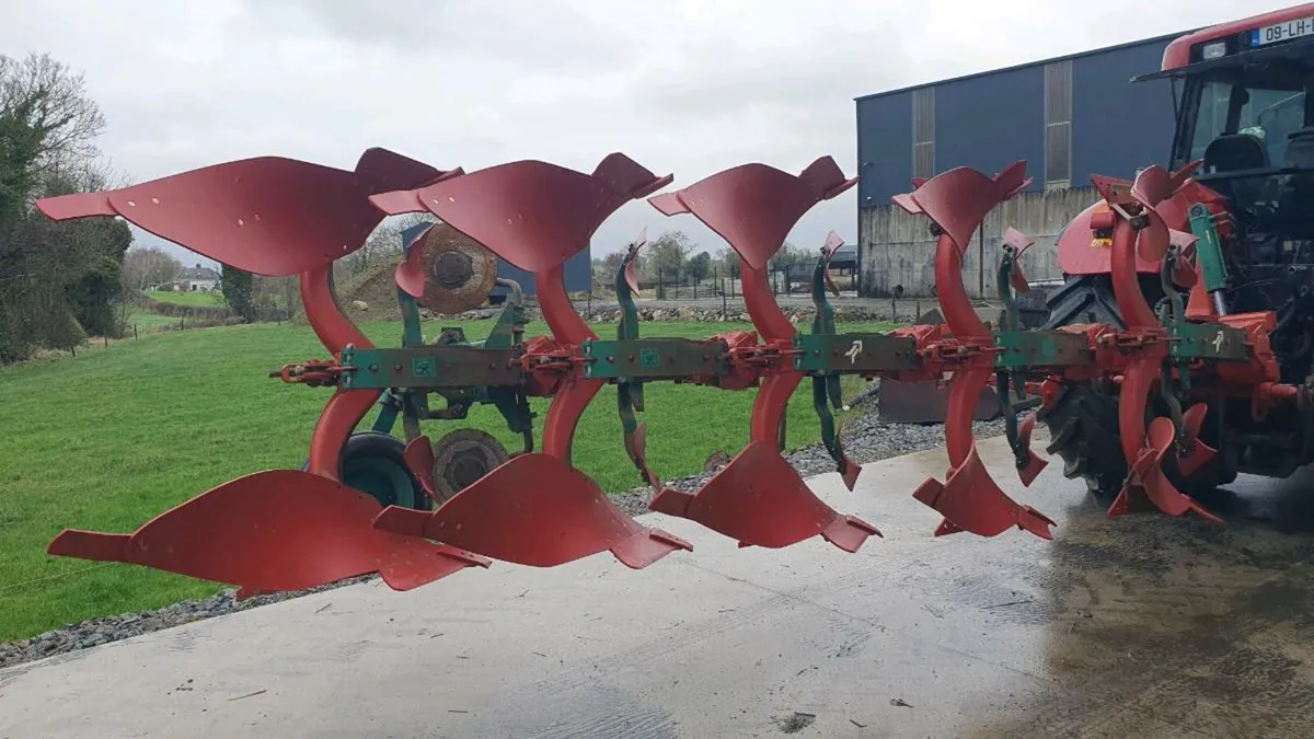 Kverneland 5 furrow reversible plough - Image 3