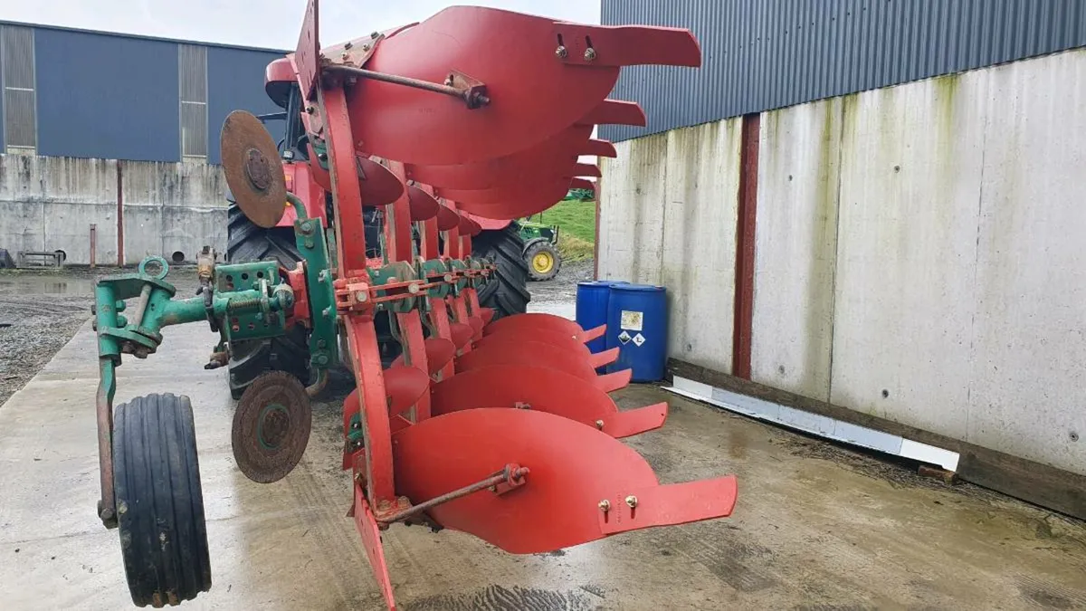 Kverneland 5 furrow reversible plough - Image 4