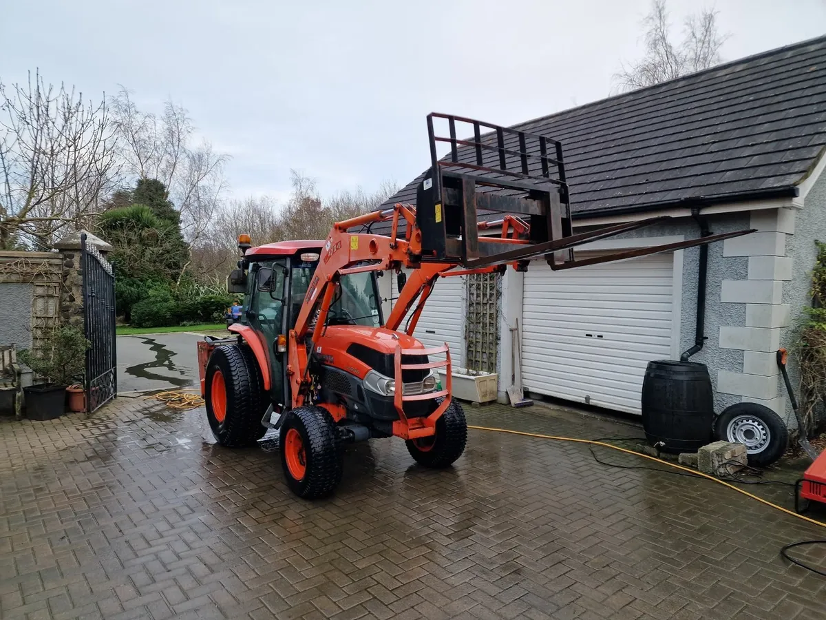 Kubota L4240-II Compact Tractor 900 hours - Image 1
