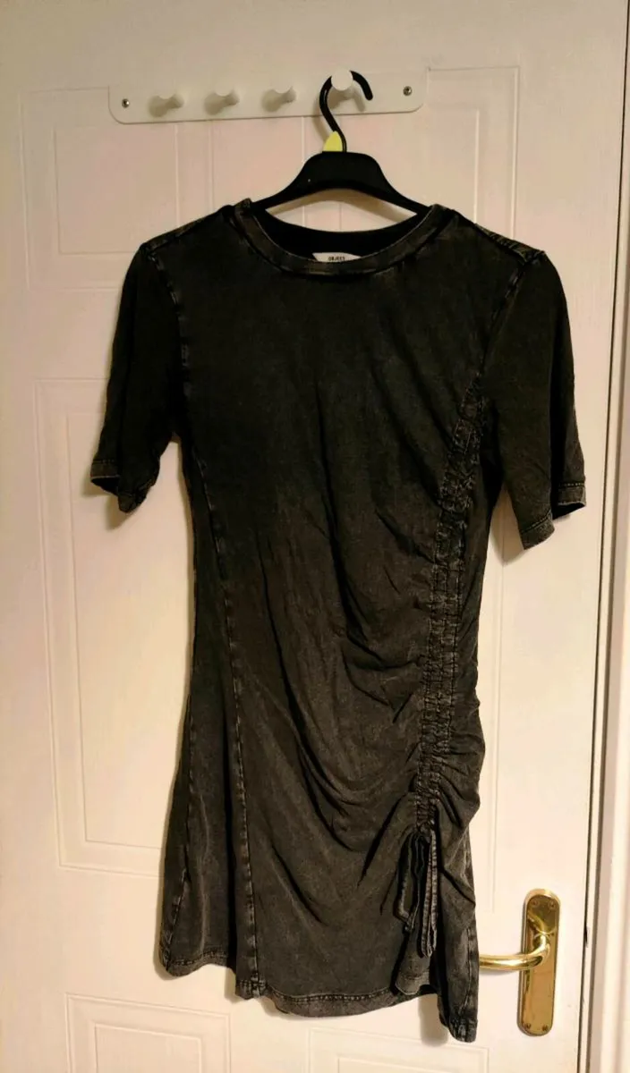 Dark Ruched Side Dress – OBJECT – Size S

Dark Ruc - Image 1