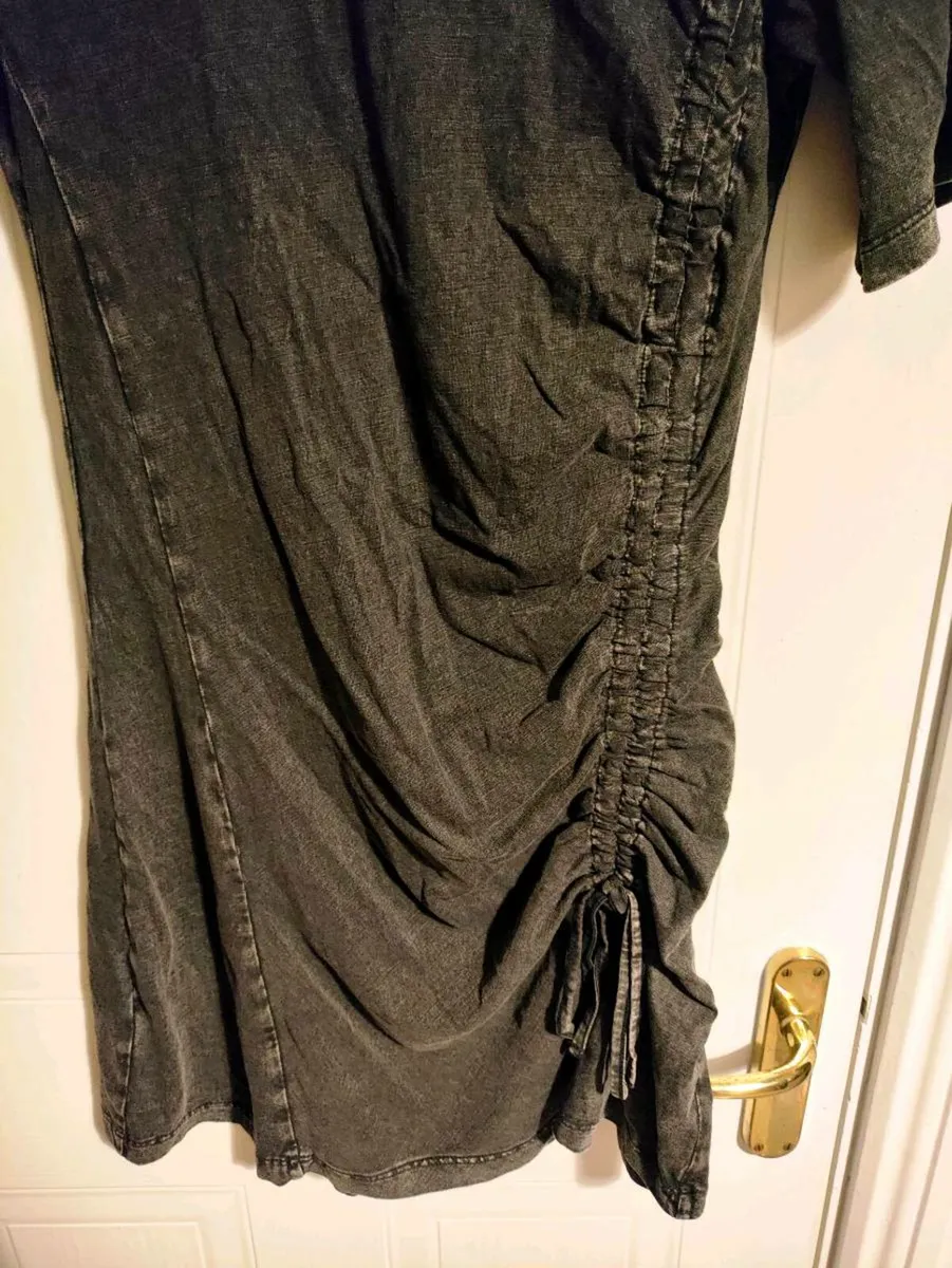Dark Ruched Side Dress – OBJECT – Size S

Dark Ruc - Image 2