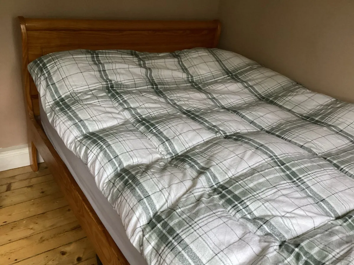 Solid timber double bed - Image 1