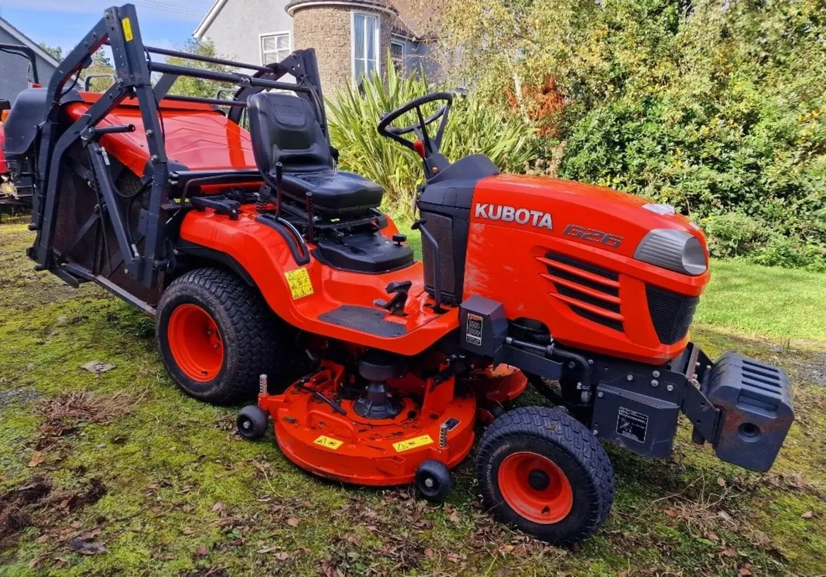 Kubota high tip ride on mower lawnmower 400 hours - Image 1
