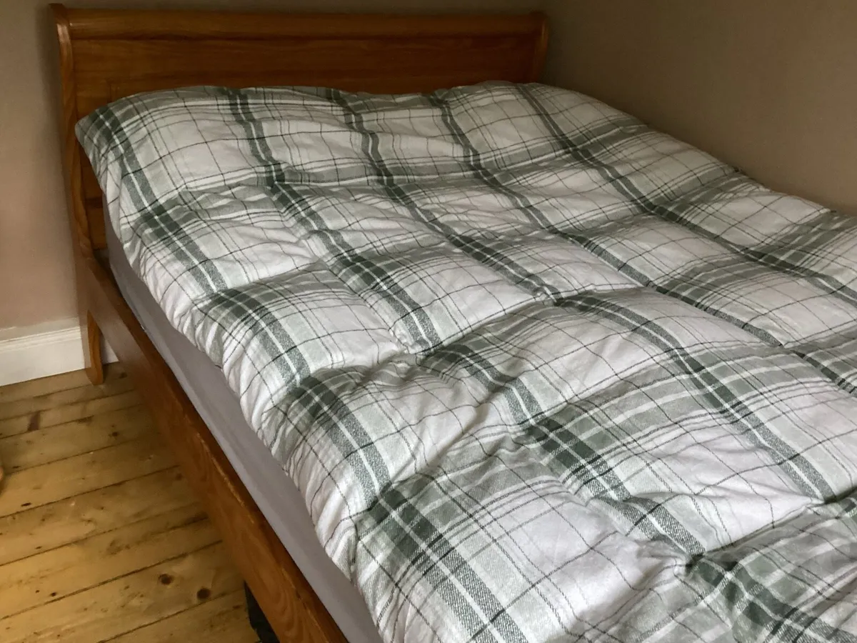 Solid timber double bed - Image 3