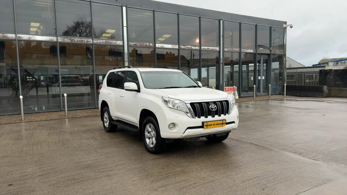 Toyota landcruiser 2017 like new - Image 1