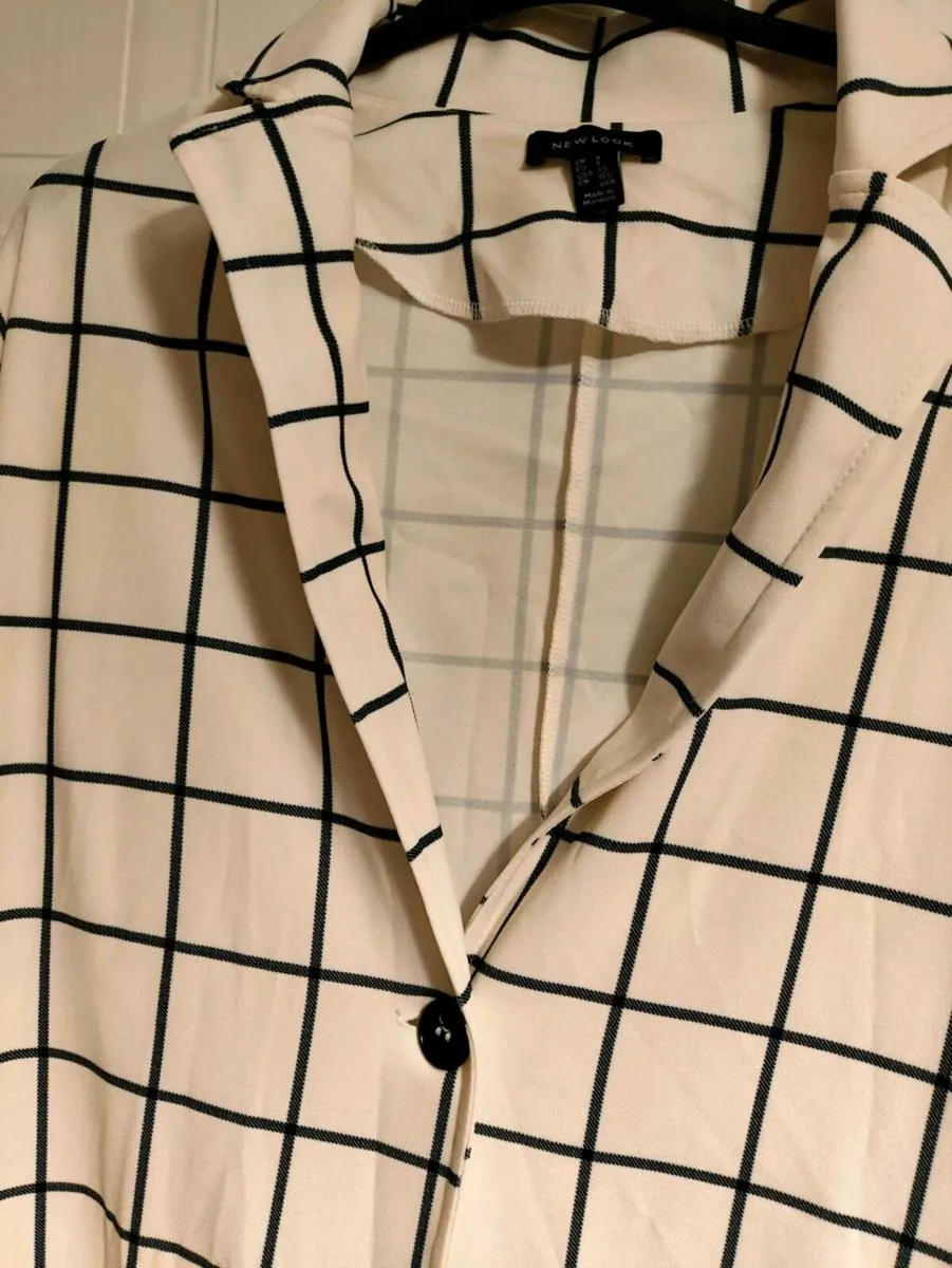 White & Black Grid Print Coat – New Look – Size S - Image 3