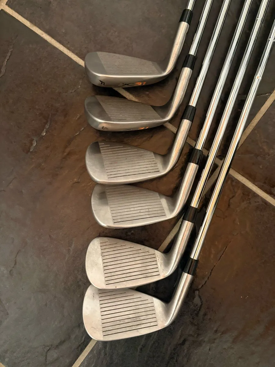 Golf club set and trolly - Image 4