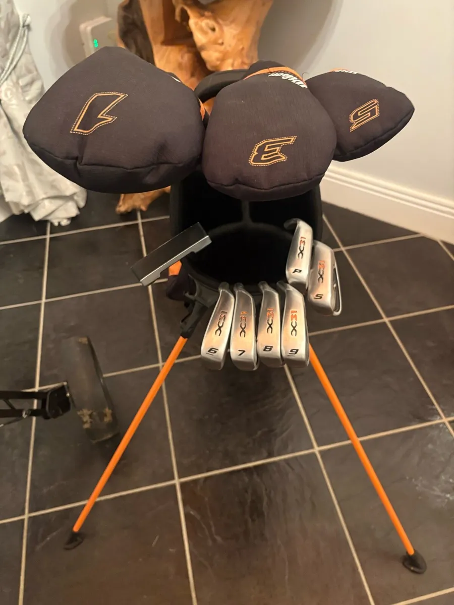 Golf club set and trolly - Image 1