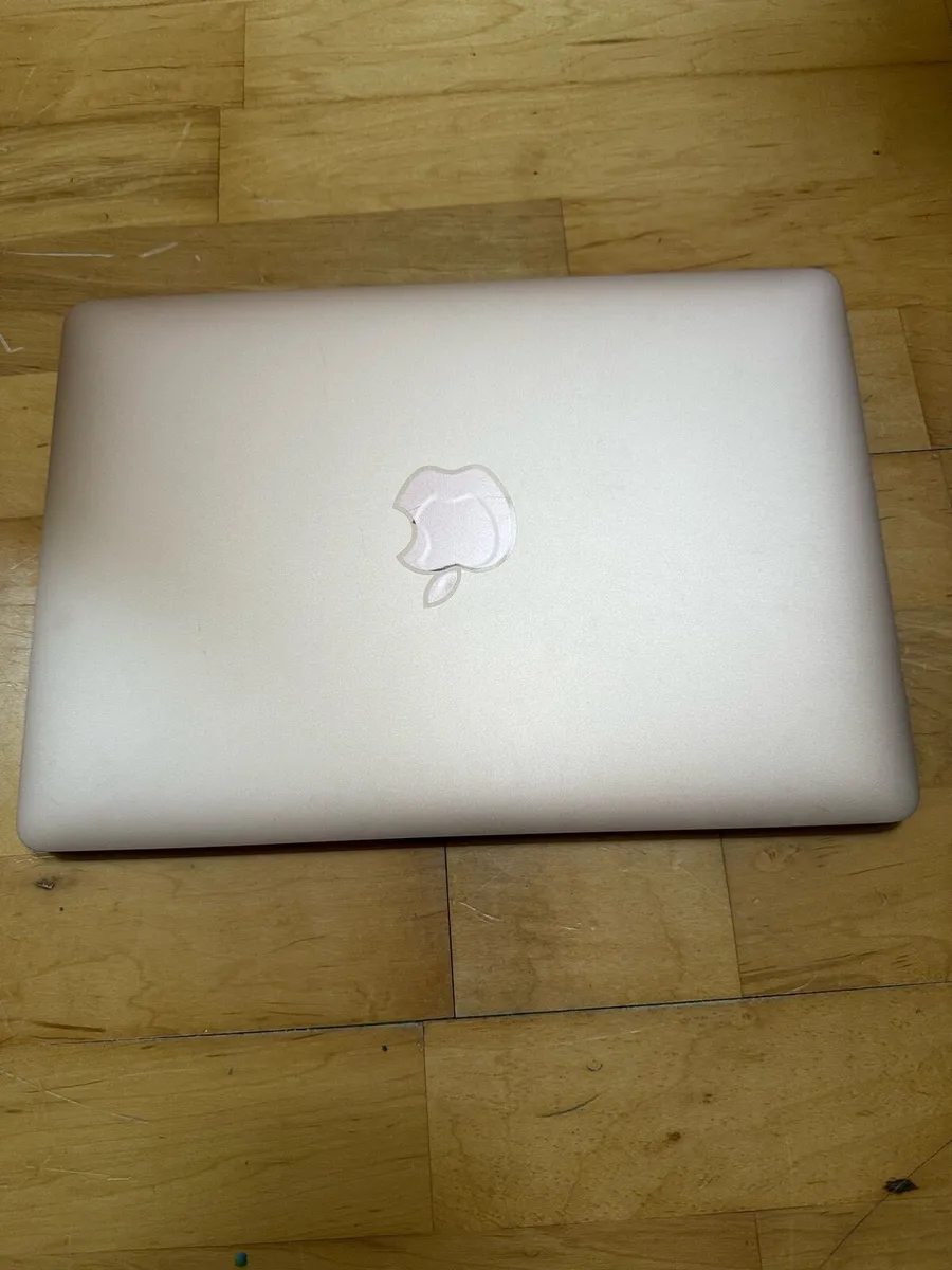 Macbook Air - Image 3