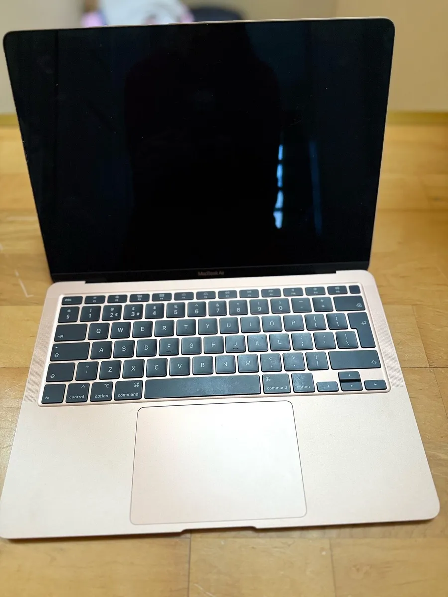 Macbook Air - Image 4