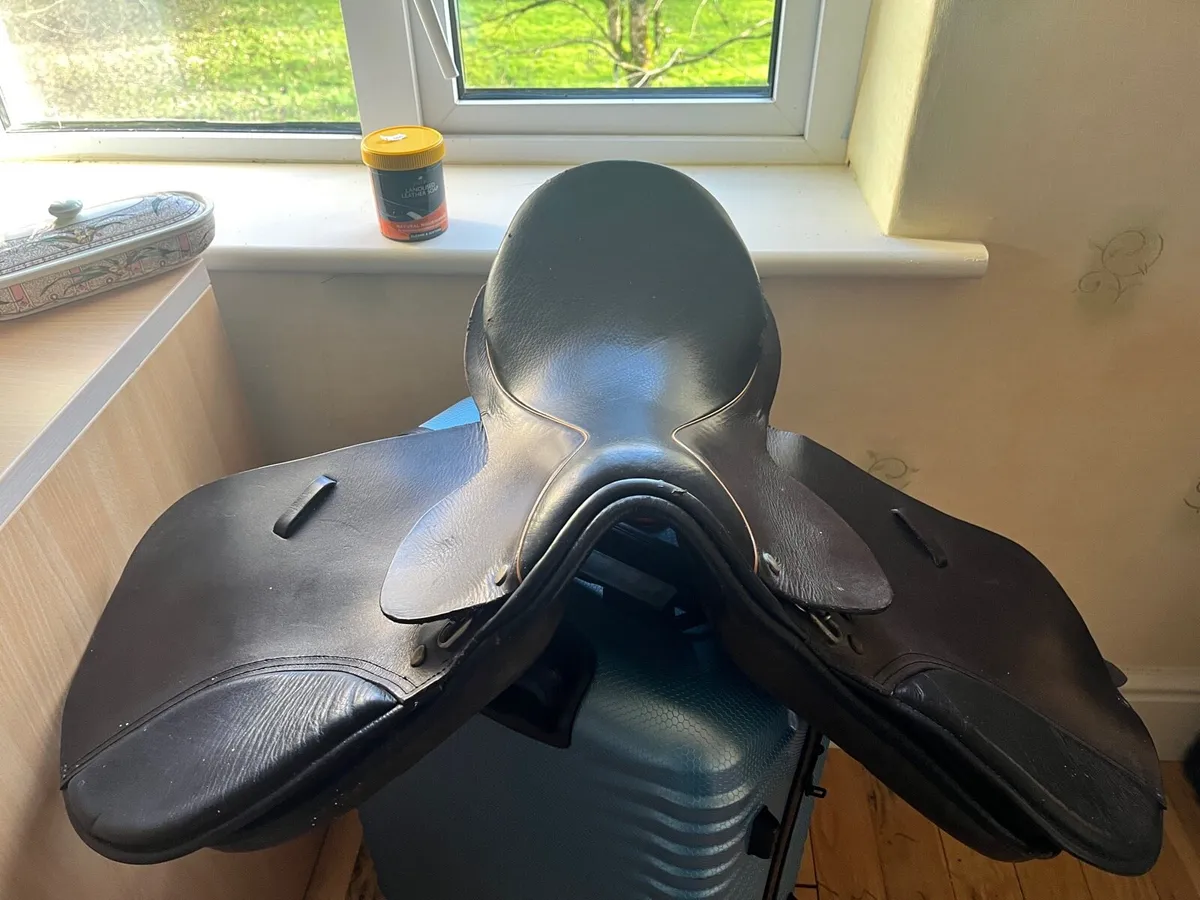 Berney 16’ saddle - Image 1