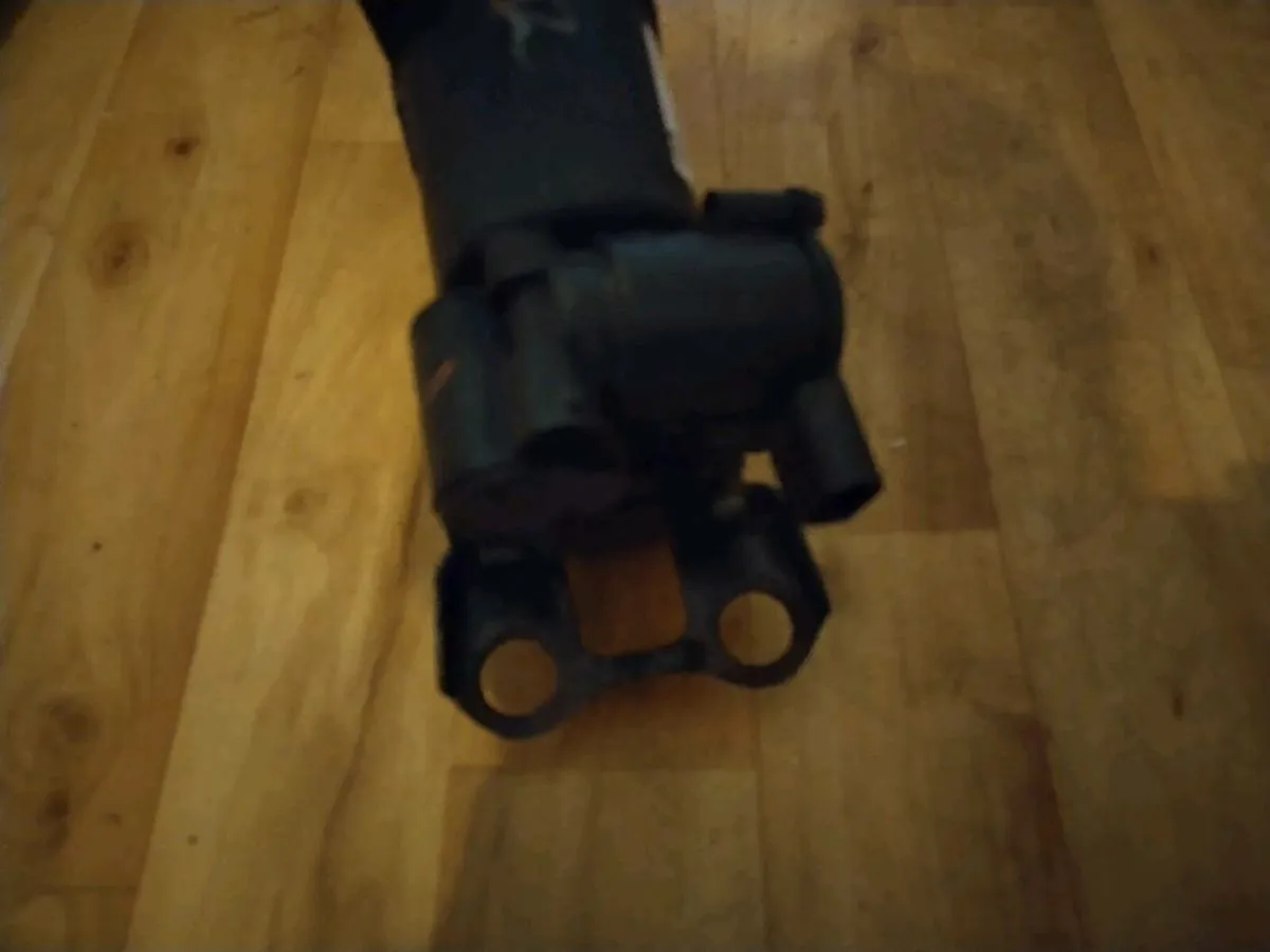 BMW 5 Series Estate E61 Suspension Air Compressor - Image 3