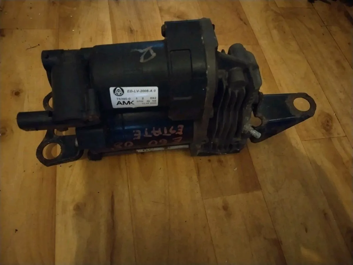 BMW 5 Series Estate E61 Suspension Air Compressor - Image 4