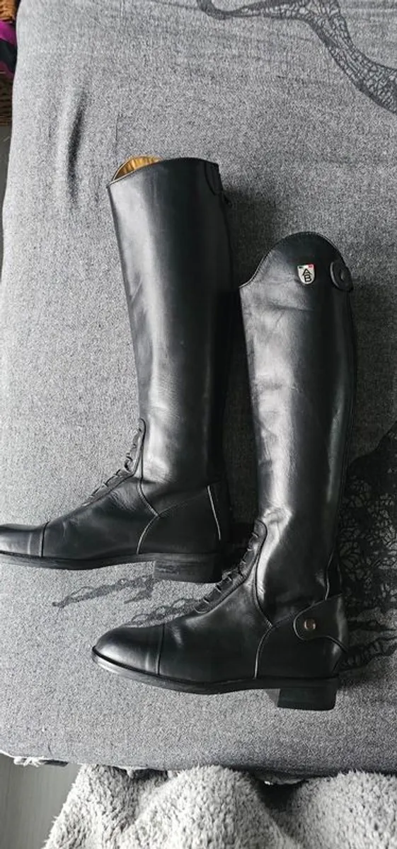 Equestrian boots - Image 1