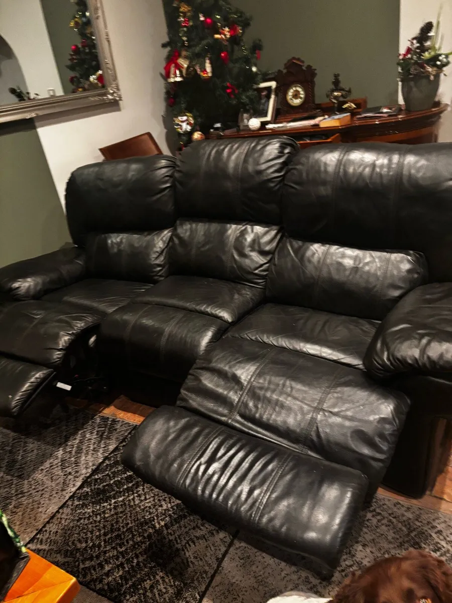 Leather couch - Image 1