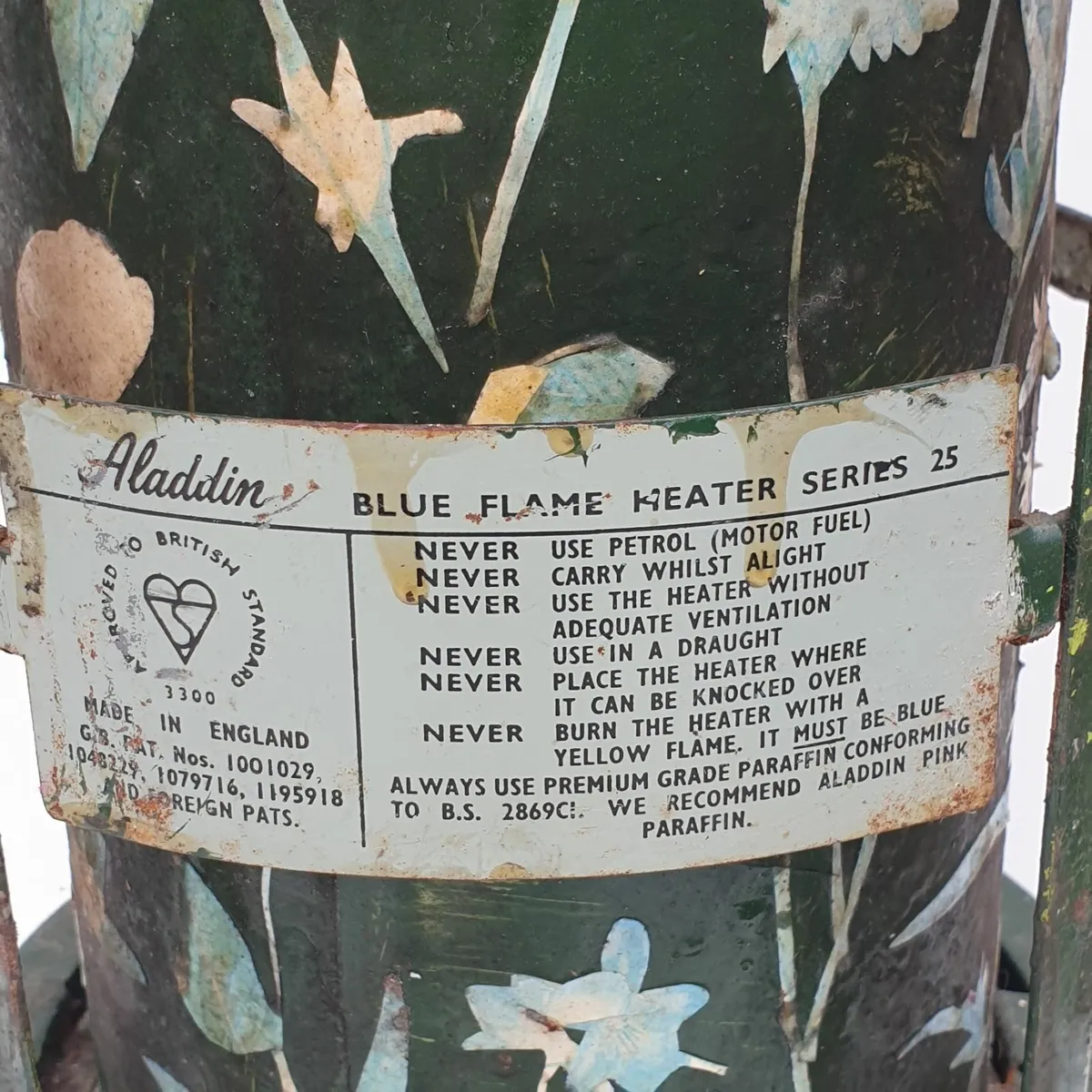 Aladdin paraffin heater upcycled to plant stand - Image 4