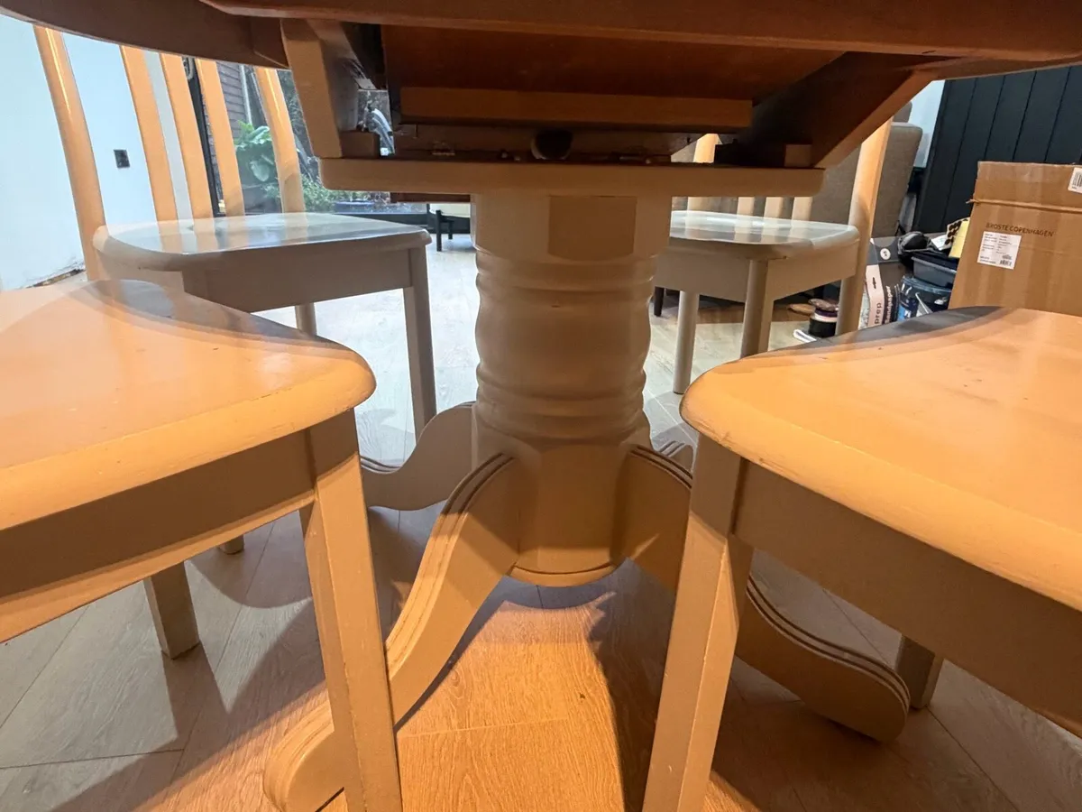 Extendable Round Dining Table - Image 3