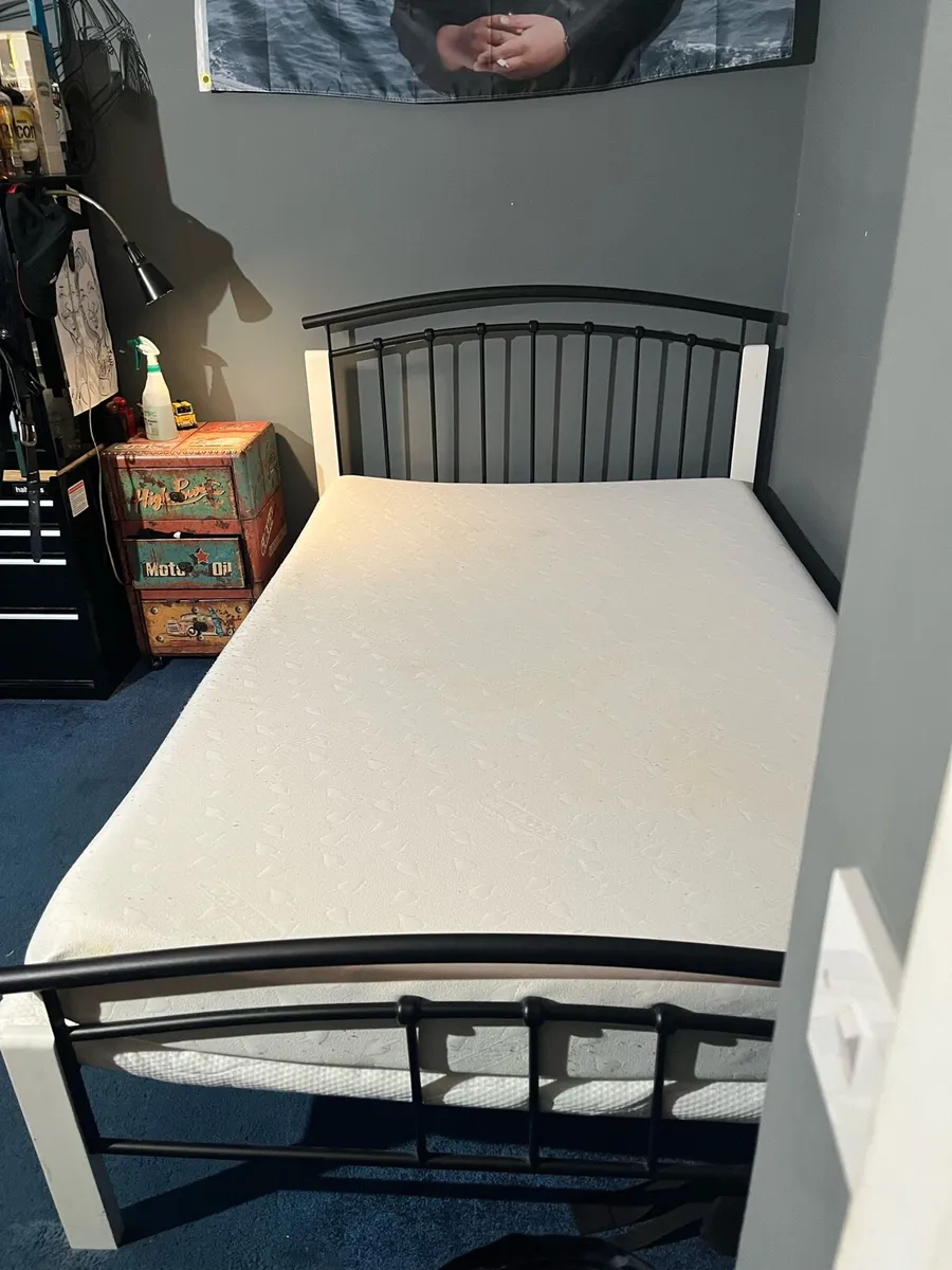 Small double bed frame - Image 1