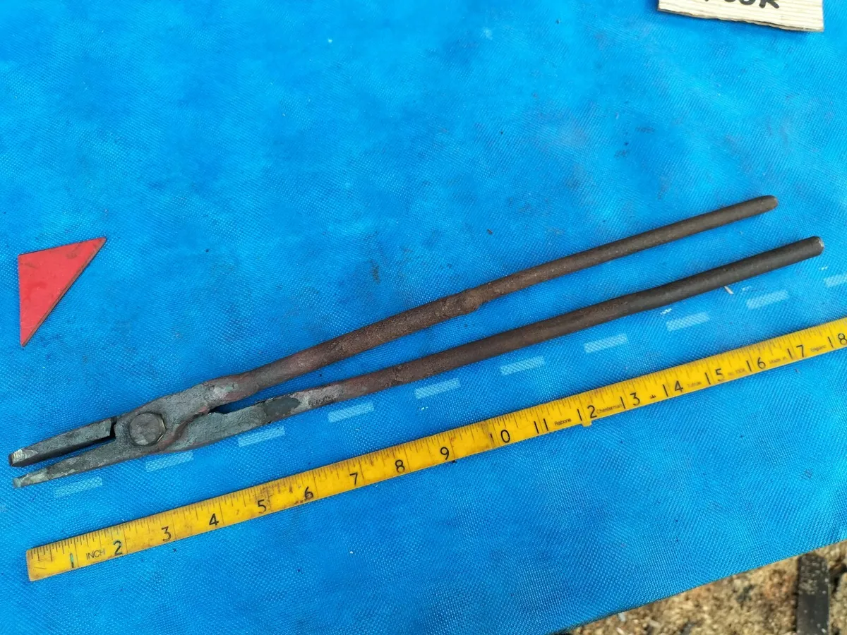 Blacksmiths 19" Flat Tongs - Image 1