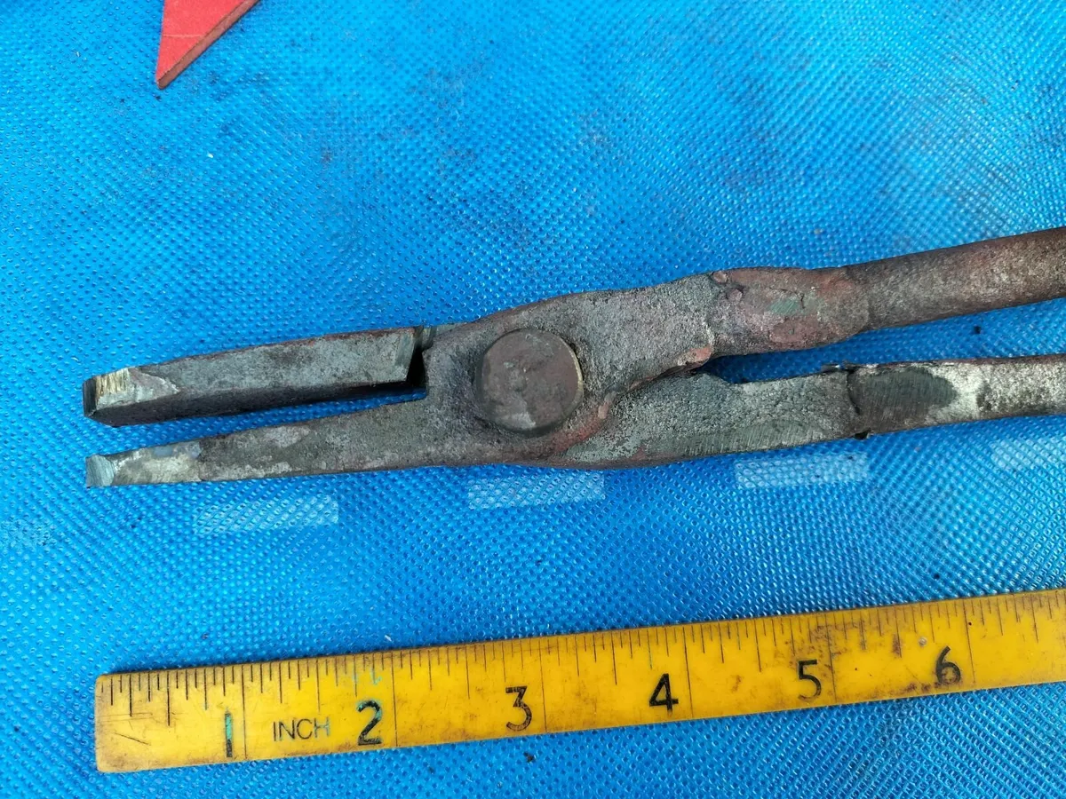 Blacksmiths 19" Flat Tongs - Image 3