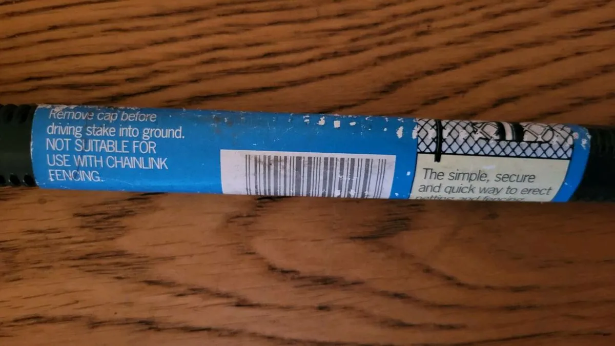 8 x Gardman metal 1m fence posts - Image 4