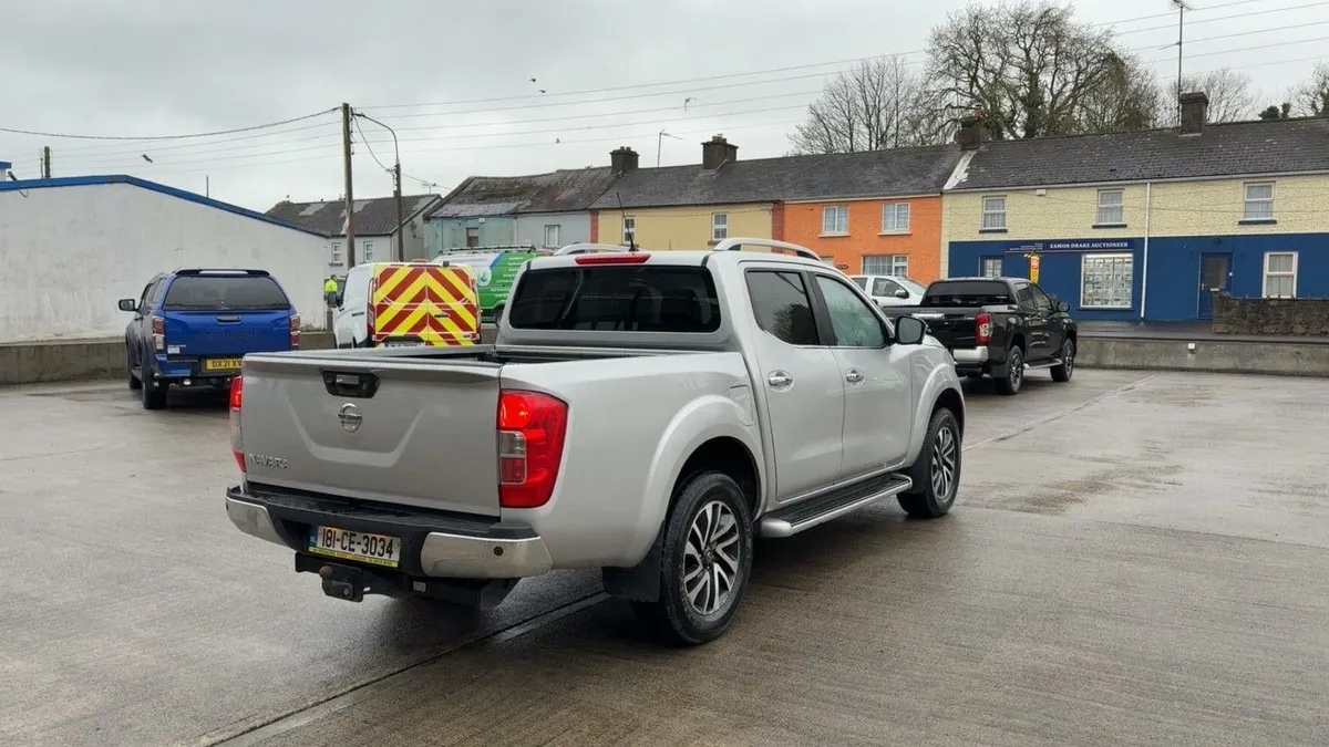 Nissan navara 2018 top spec - Image 4