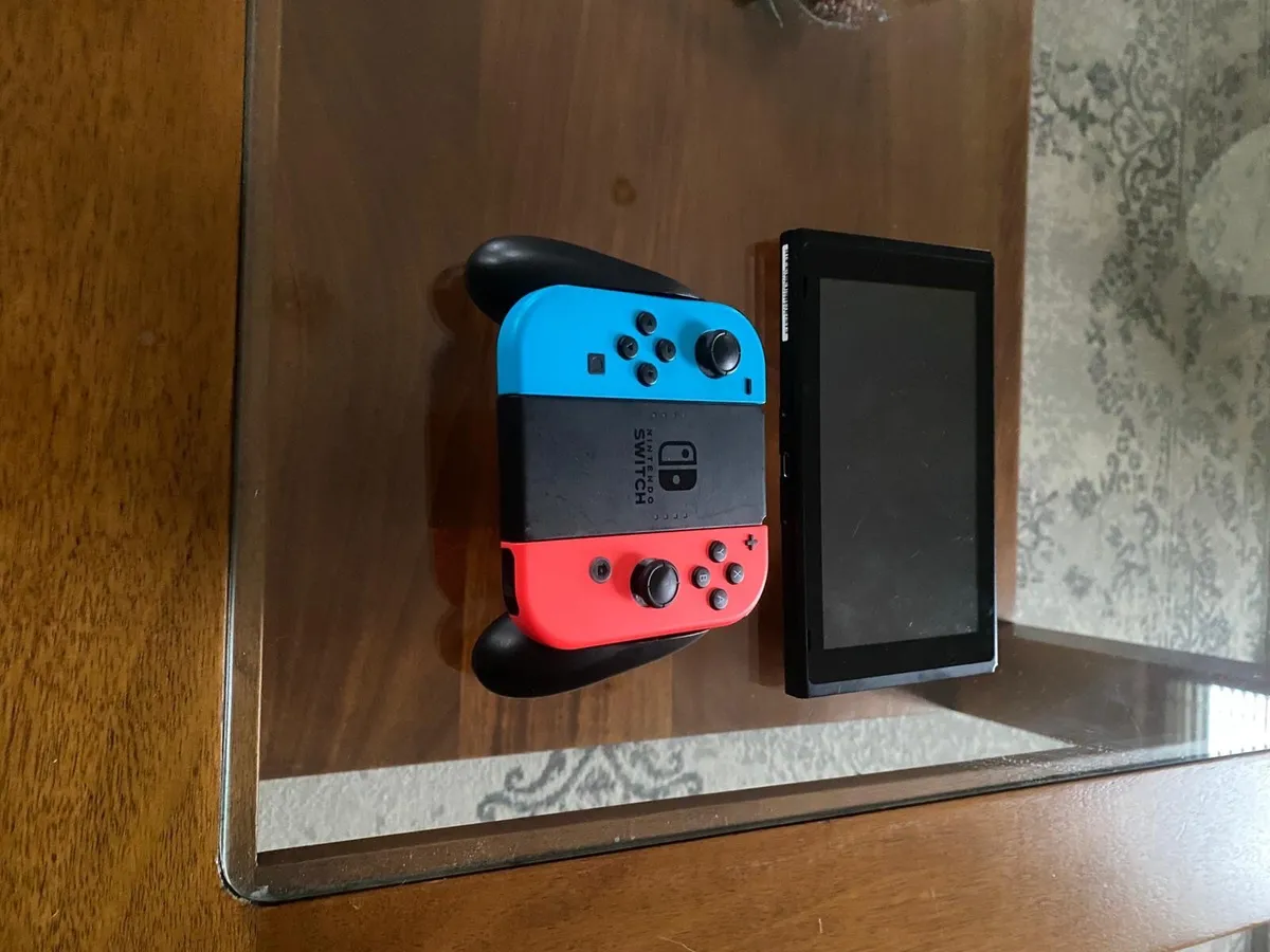 Nintendo gaming device - Image 4