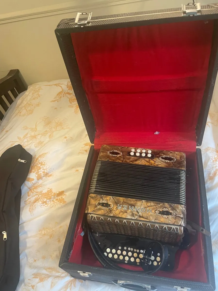 MUSIC INSTRUMENTS - Image 3