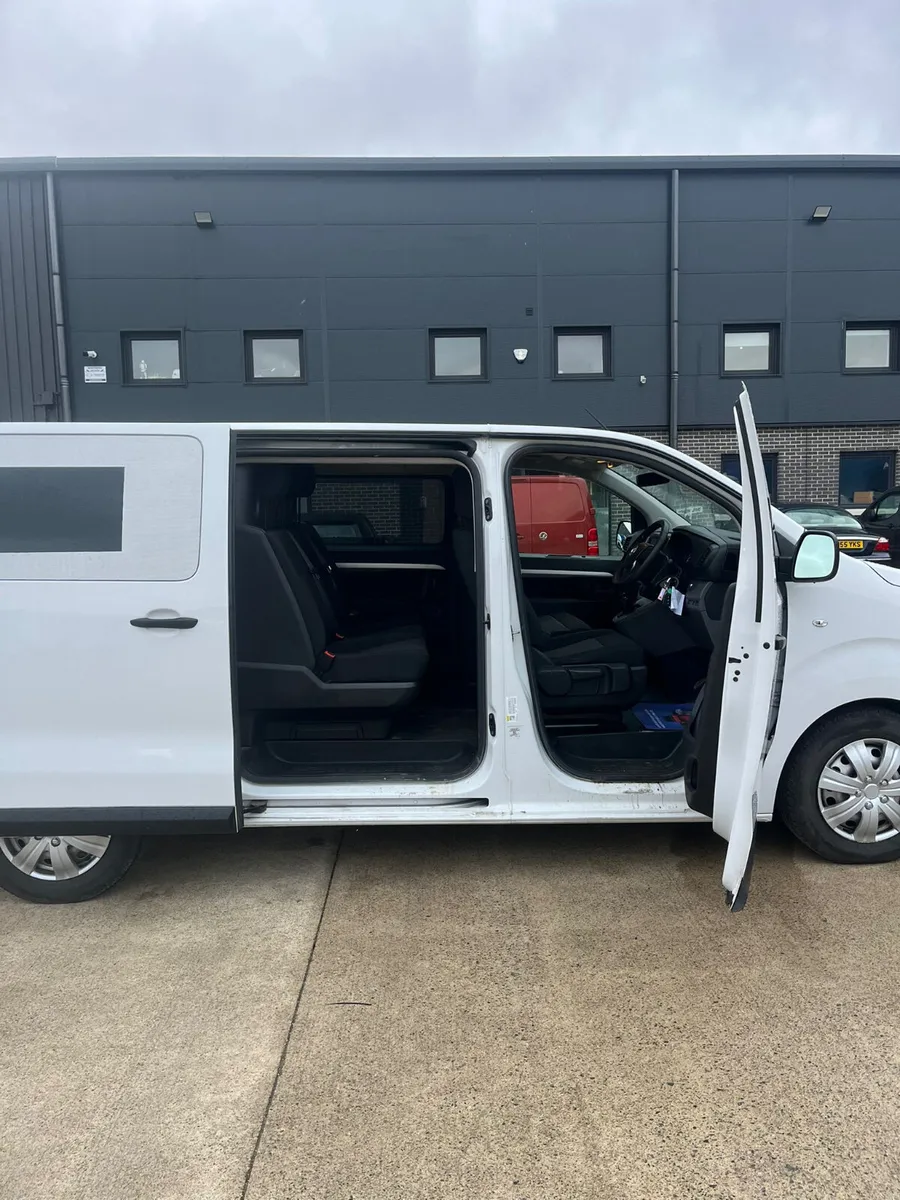 October 2022 Vauxhall Vivaro 2.0d Crew Cab - Image 4