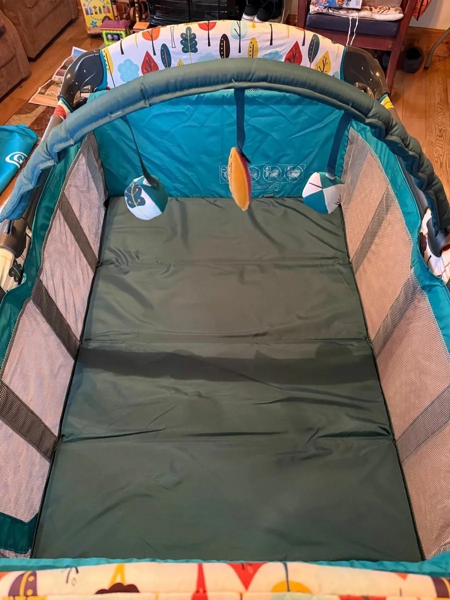 Children's travel cot - Image 2