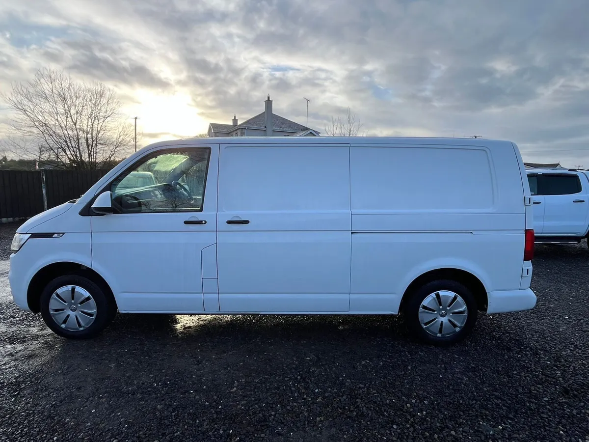 2022 VW TRANSPORTER 150BHP 6 SPEED T6.1 - Image 4