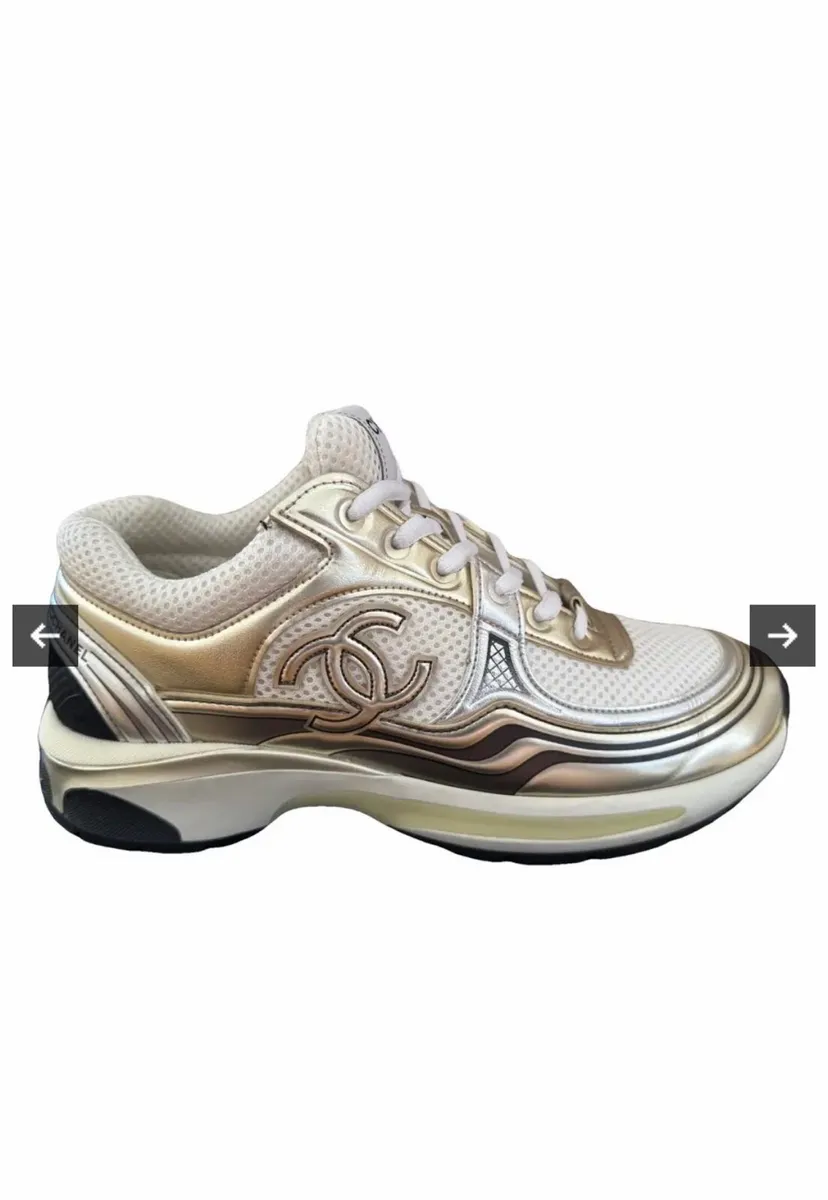 Women’s runners/ shoes