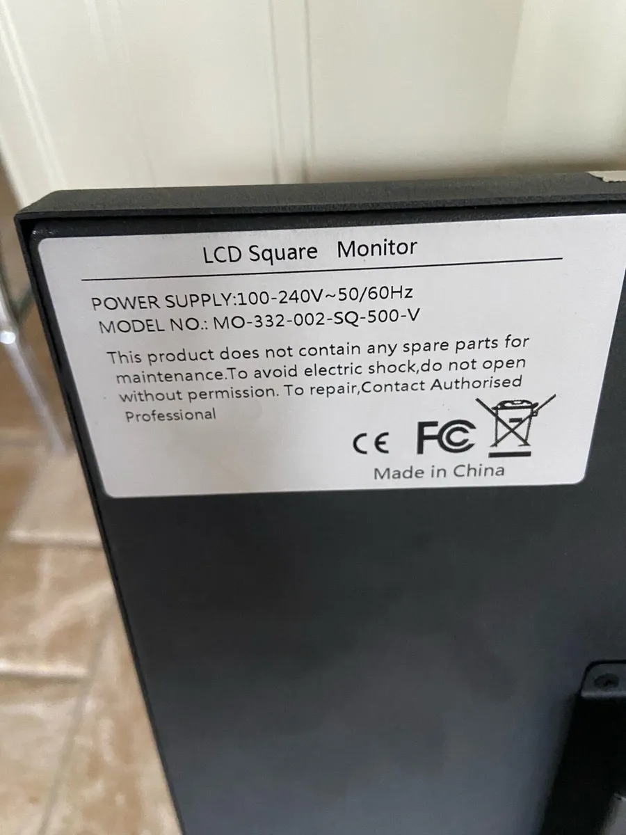 33 inch. Square. Monitor - Image 2