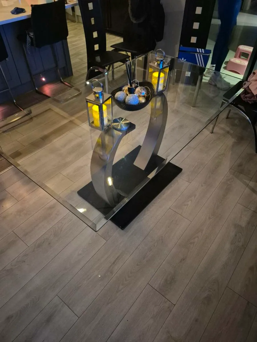 Glass table - Image 1