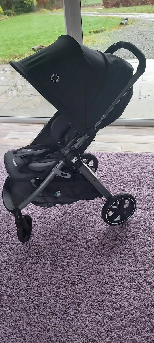 Child car seats and stroller - Image 1