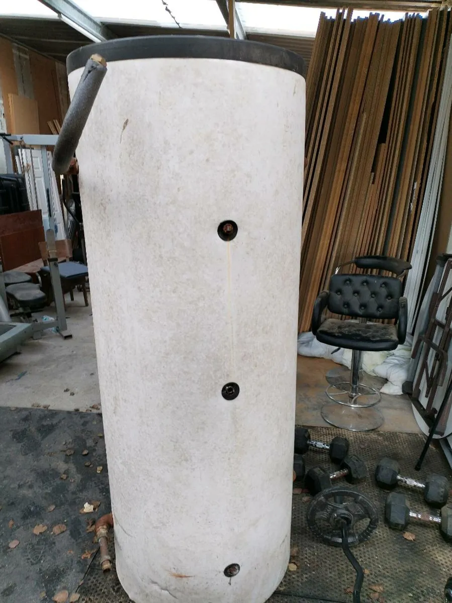 Water tank - Image 1