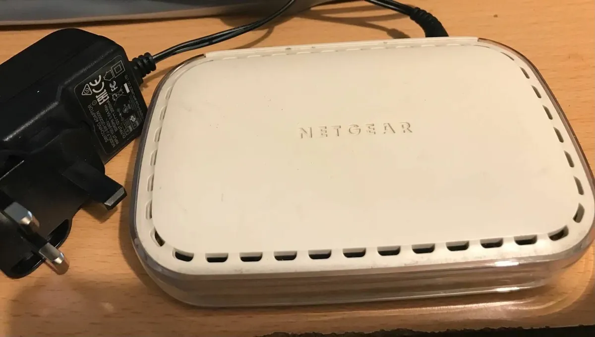 Tenda G1008D and NetGear GS605 Network Switches - Image 1