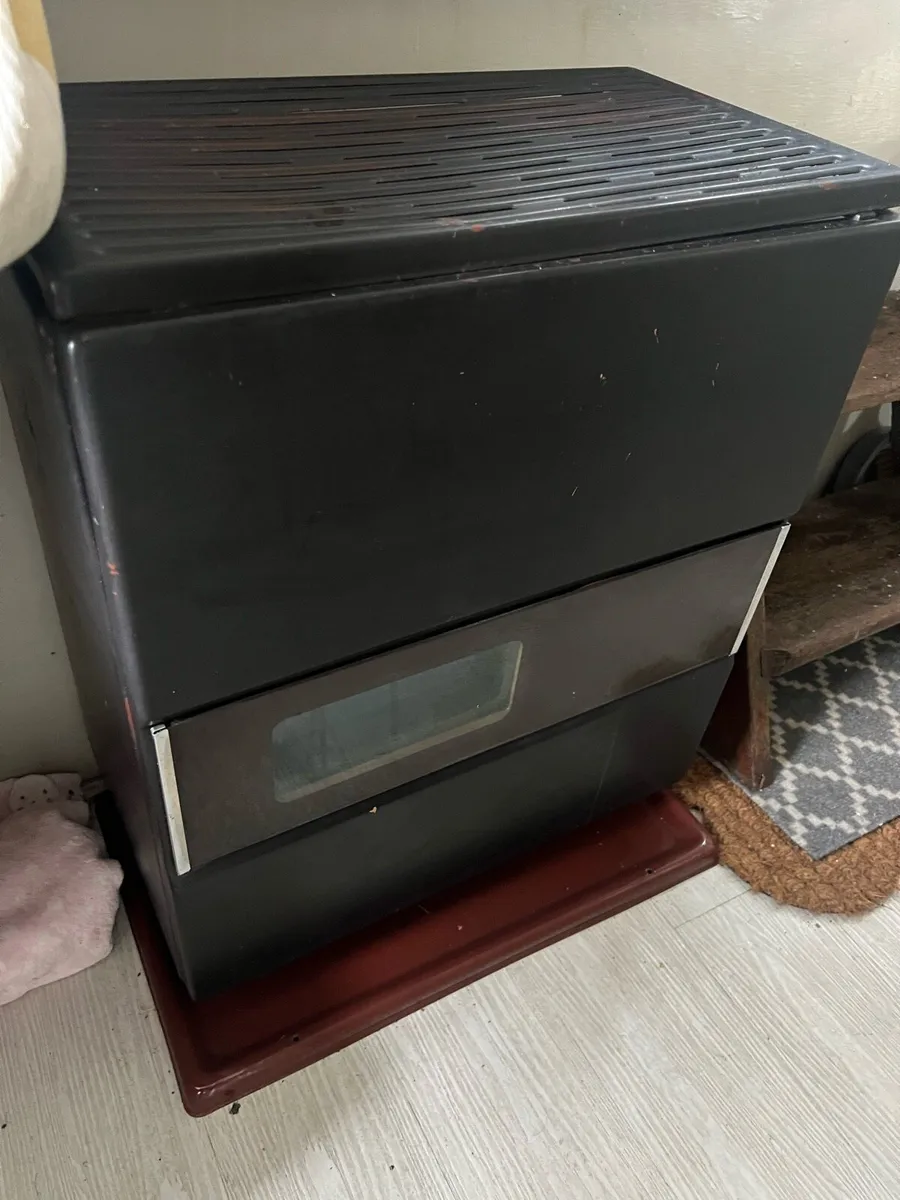 Oil stove - Image 1