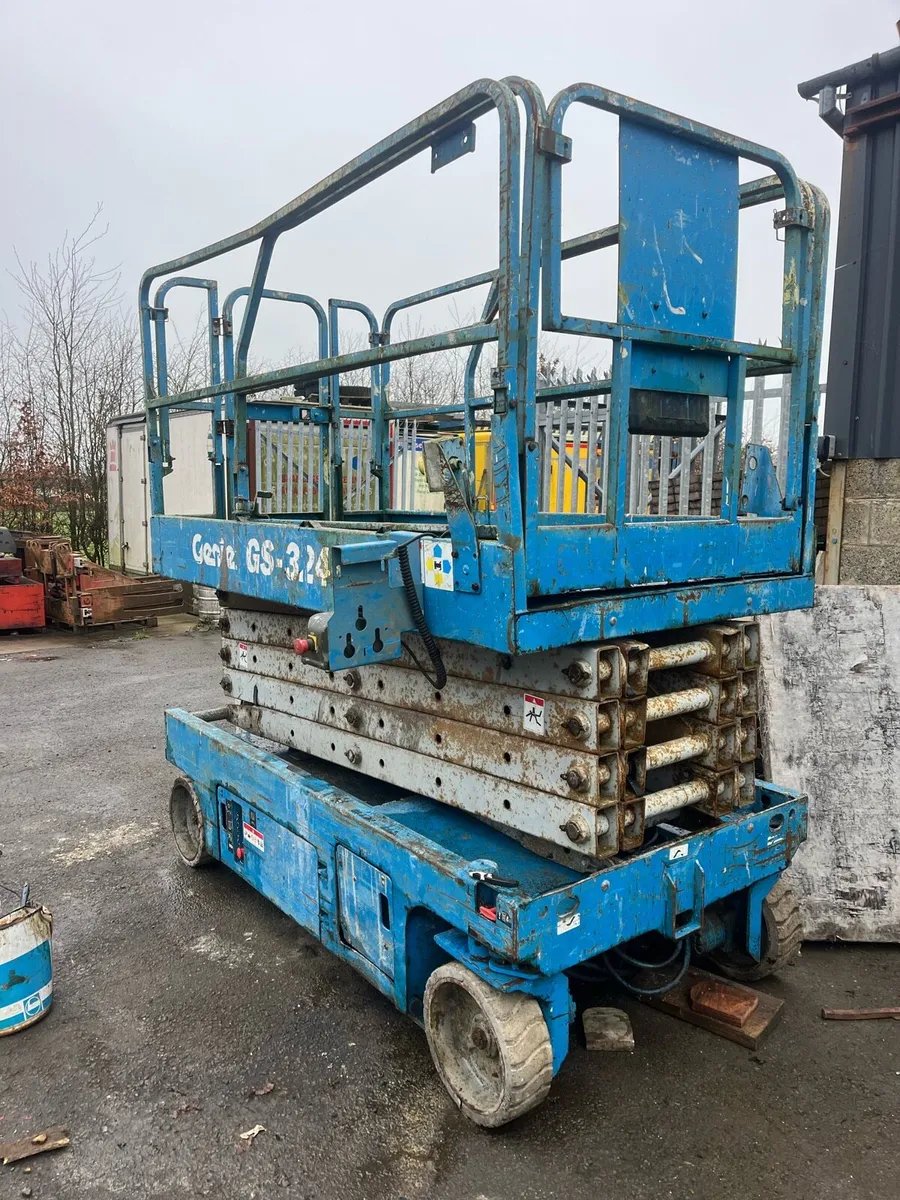 Genie 3246 Scissors Lift - Image 1