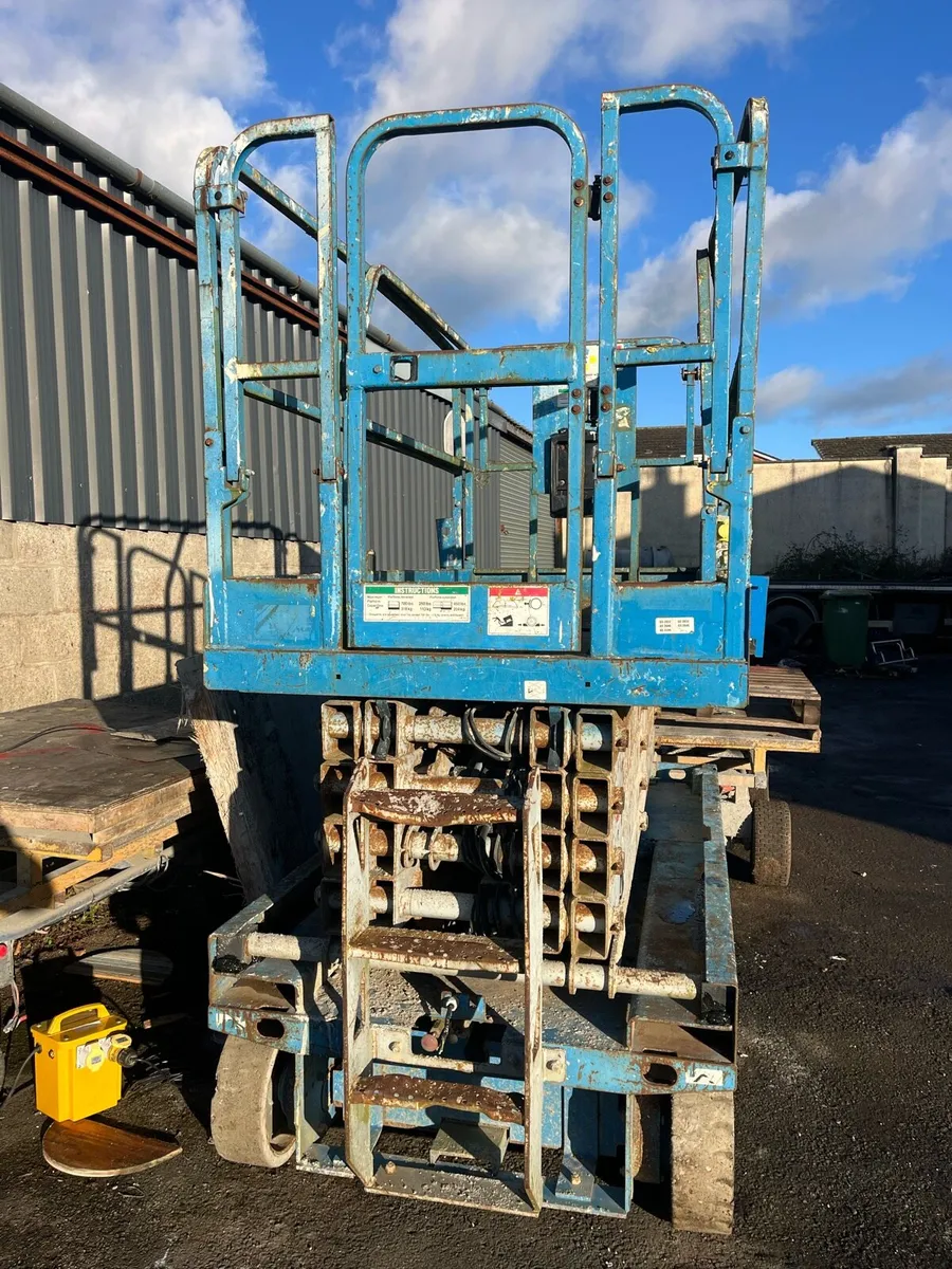 Genie 3246 Scissors Lift - Image 3