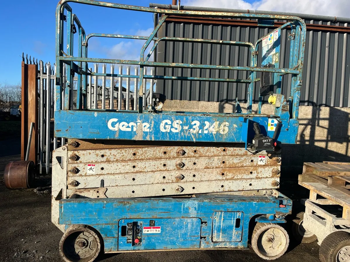 Genie 3246 Scissors Lift - Image 4