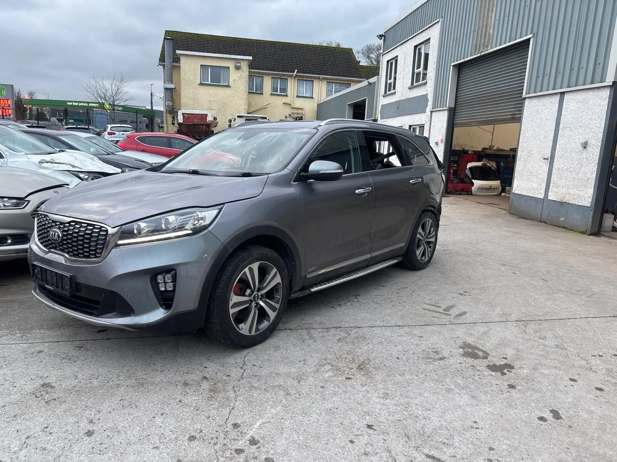 2019 Kia sorento for breaking - Image 2