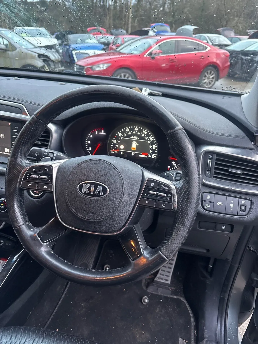 2019 Kia sorento for breaking - Image 4