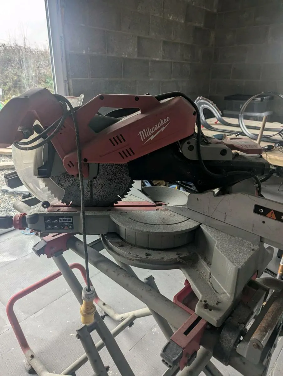 Milwaukee MS 305 DB Mitre Saw + MSUV 275 stand - Image 3