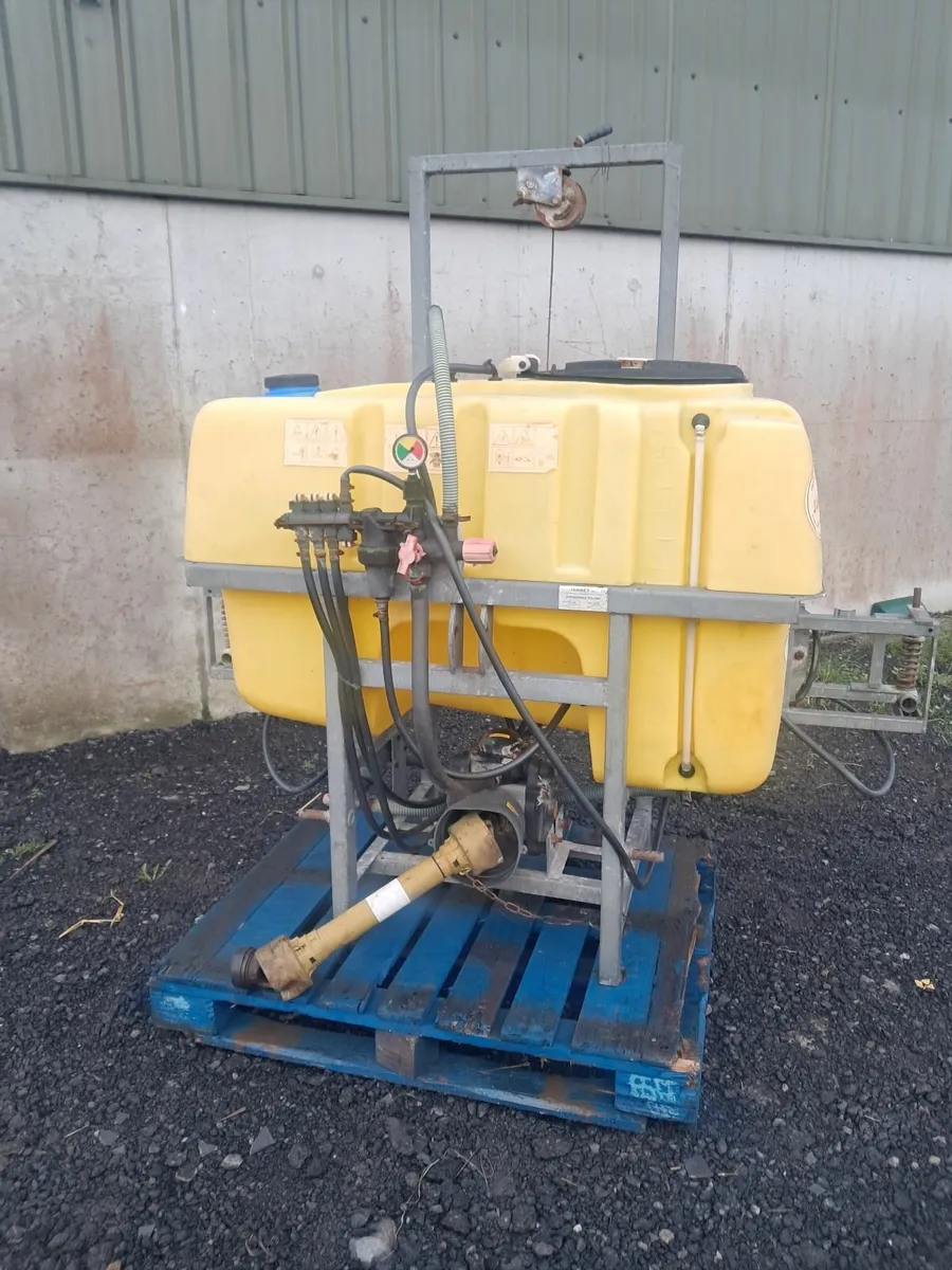 400 litre sprayer - Image 1