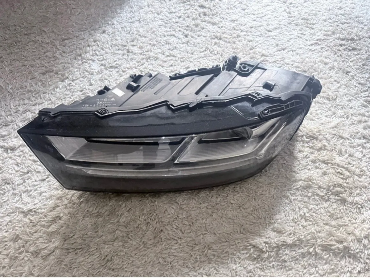 Audi Q7 HEADLIGHT - Image 3