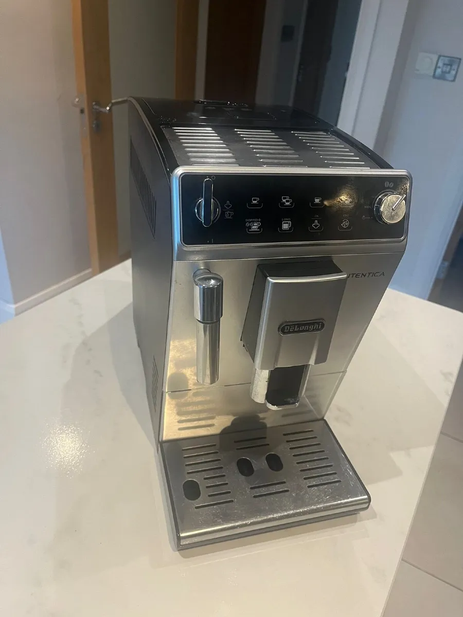 Delonghi bean to cup coffee machine - Image 1