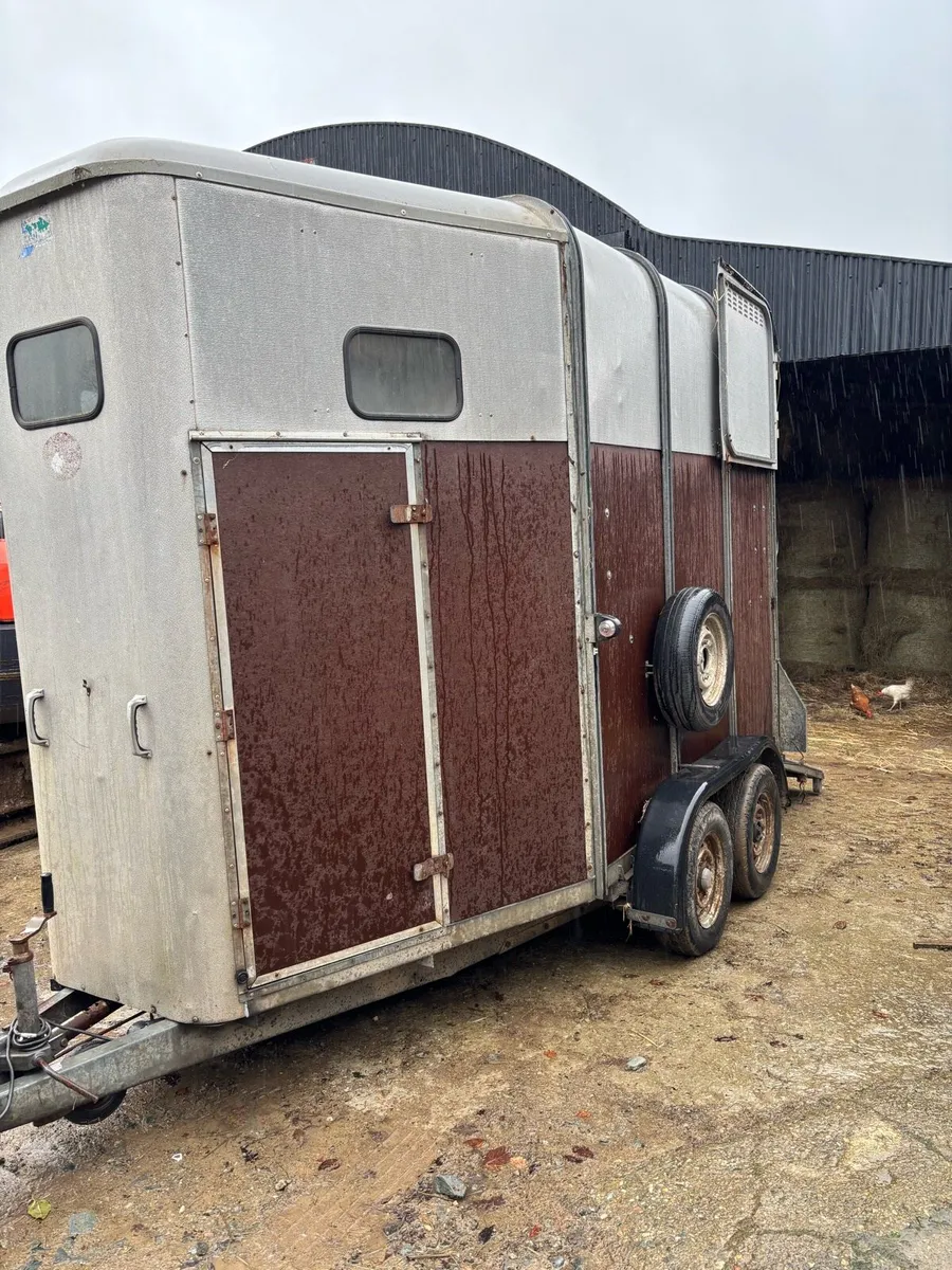 510 horsebox - Image 1