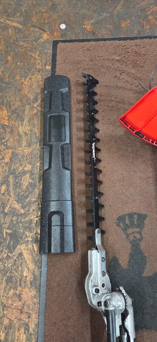 Hedge trimmer & strimmer - Image 2